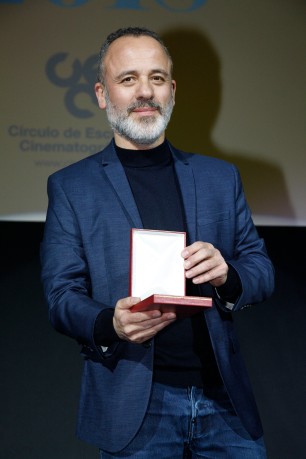 Javier Gutiérrez con su Medalla.