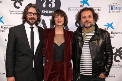 Migue Amoedo acompañado de Belén Cuesta y Enrique Lavigne.