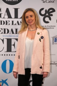Sofía Sicilia, Responsable de Área Comercial y Difusión de CaixaForum Madrid, entregó la nueva Medalla CEC de la Solidaridad.