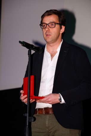 Fernando Hernández Barral, del CEC, que se hizo cargo de la Medalla a "Roma" como Mejor Película Extranjera.